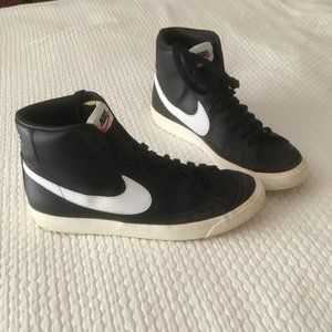 Men's Size 10.5 Black Nike Blazer Shoes